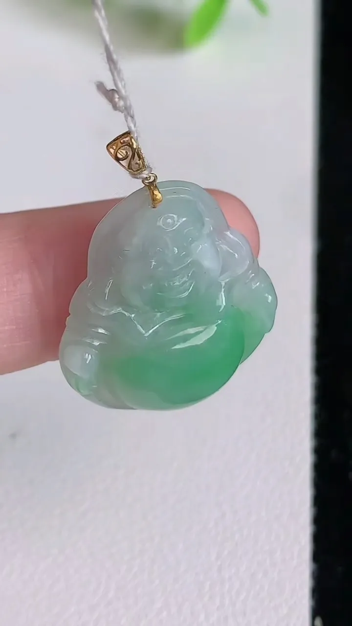 天然A货翡翠佛公吊坠，尺寸22.5-19.6-5，重量:3.33g
6月22日