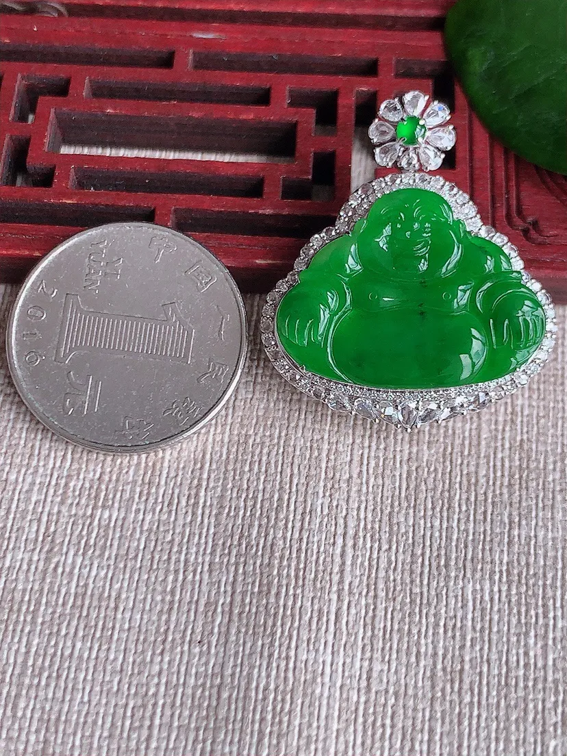 天然A货翡翠18K金伴满绿佛公吊坠尺寸34×29.5×10.6裸石19.4×26.4m量7.33g 0621