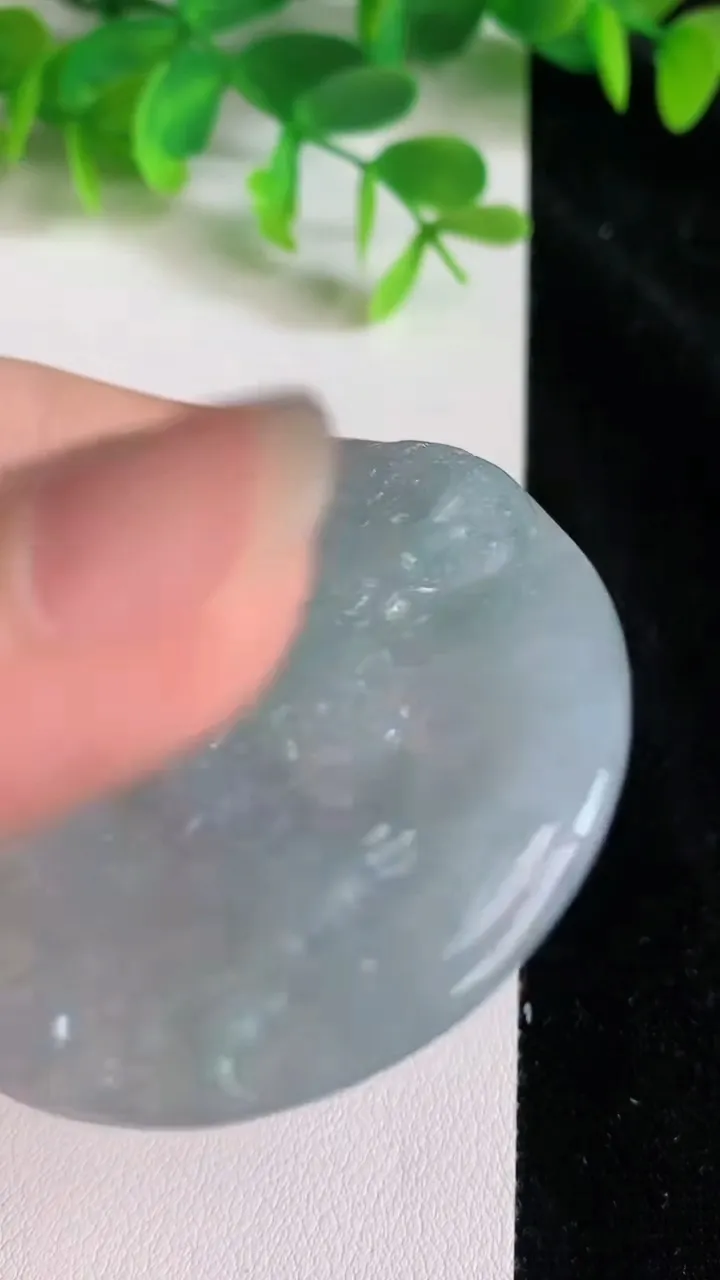 天然A货翡翠龙牌吊坠，尺寸53-5.4，重量:30.68g
6月22日