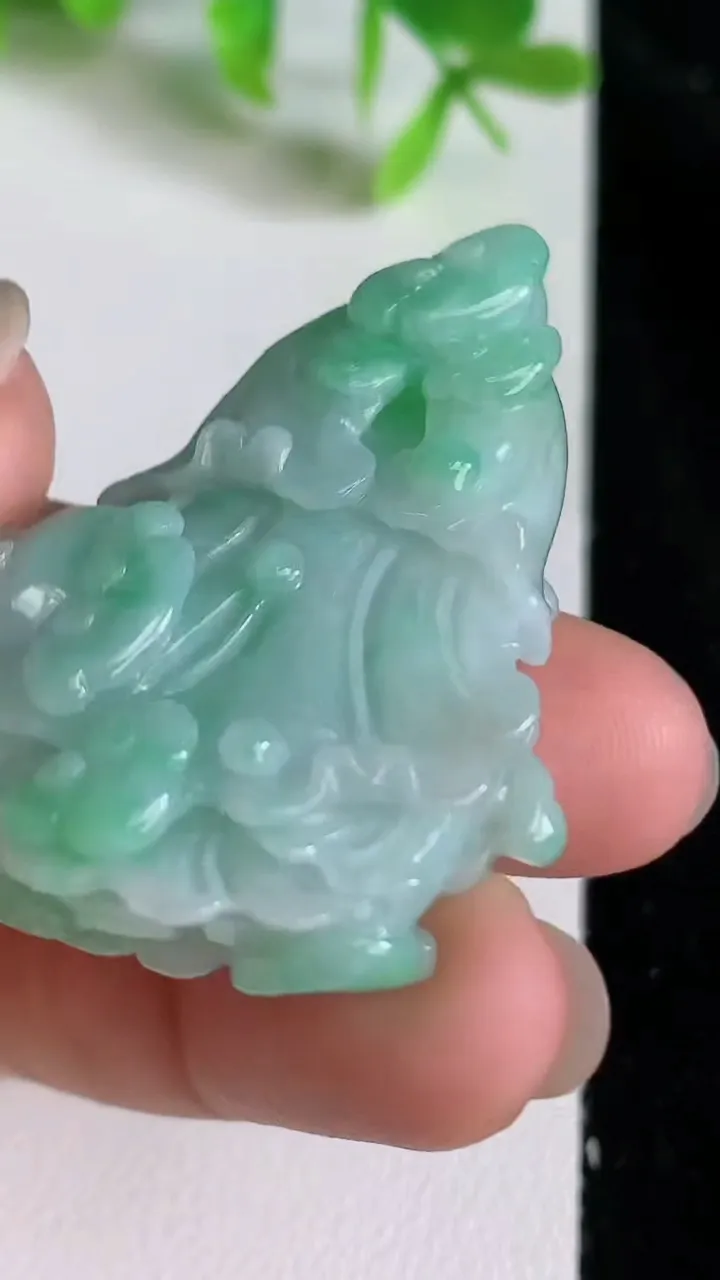 天然A货翡翠白菜吊坠，尺寸43-28-13，重量:22.28g
6月22日