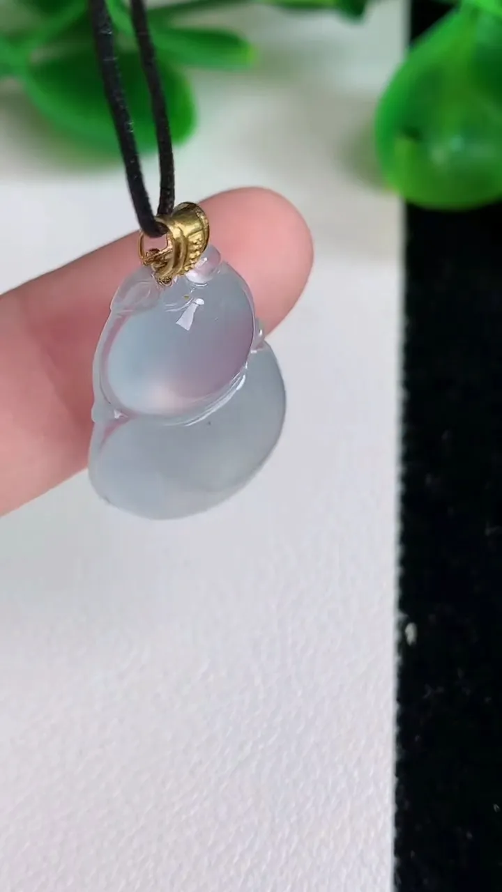 天然A货翡翠种葫芦吊坠，尺寸24-16-5.2，重量:3.26g
6月22日