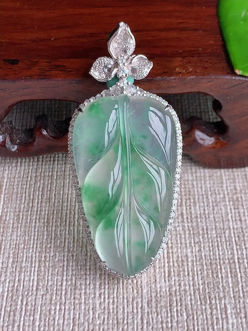 天然A货翡翠18K金伴飘花叶子金枝玉叶吊坠尺寸45.4×20×7.7裸石31.2×18m量7.70g 0621