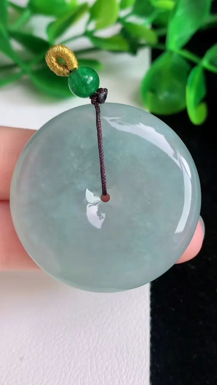 天然A货翡翠平安扣吊坠，尺寸38.4-6，重量:19.19g
6月22日