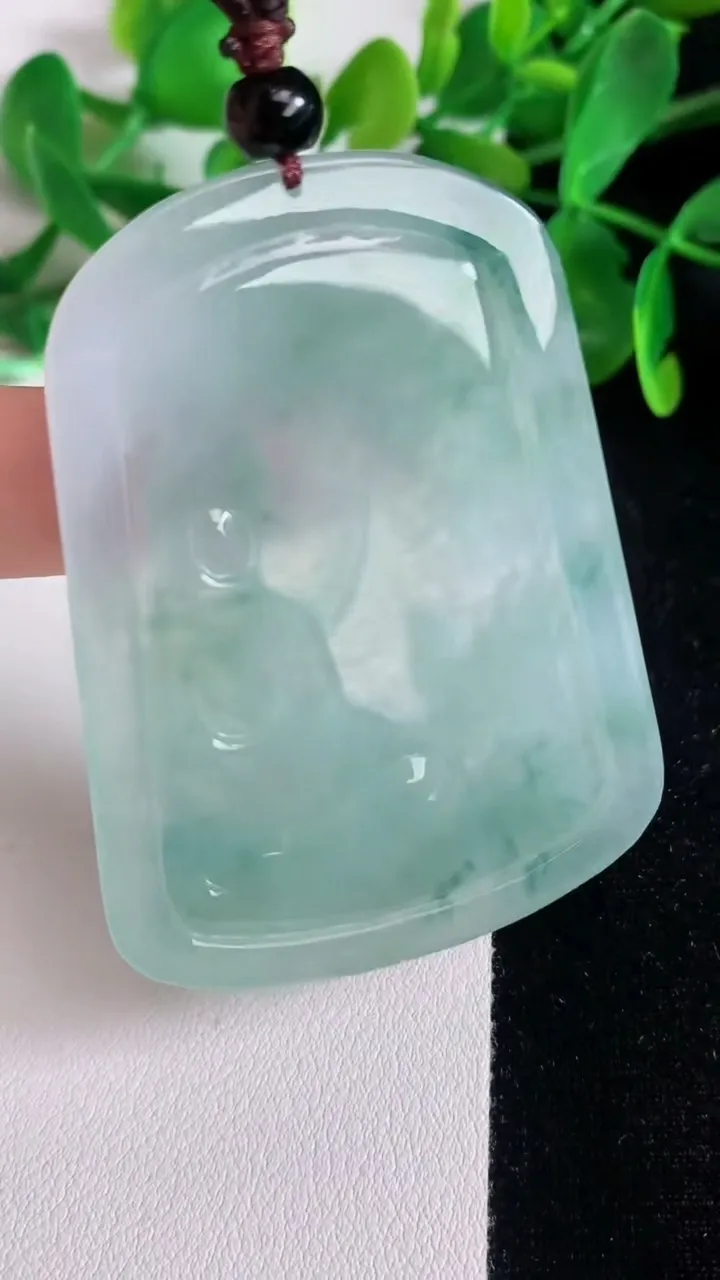 天然A货翡翠大势至观音菩萨吊坠，尺寸59.3-44.2-4.5，重量:29.54g
6月22日