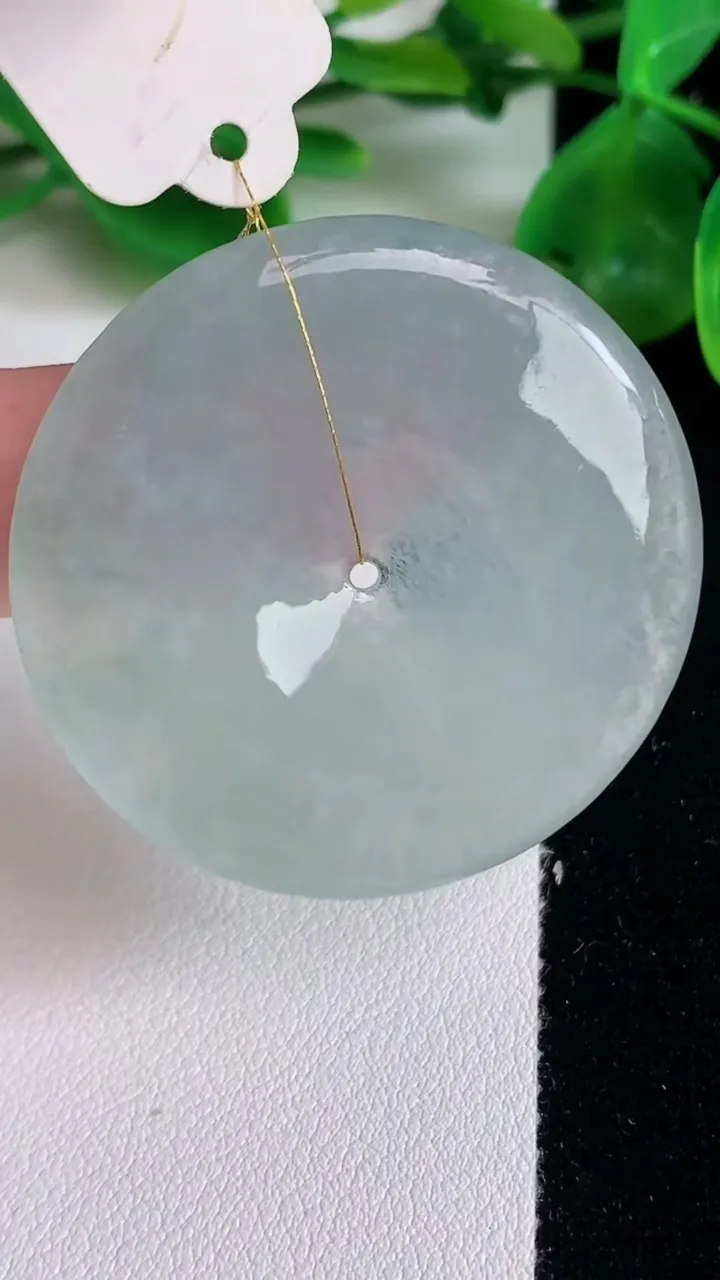 天然A货翡翠飘花平安扣吊坠，尺寸40-5.2重量:17.74g
6月22日