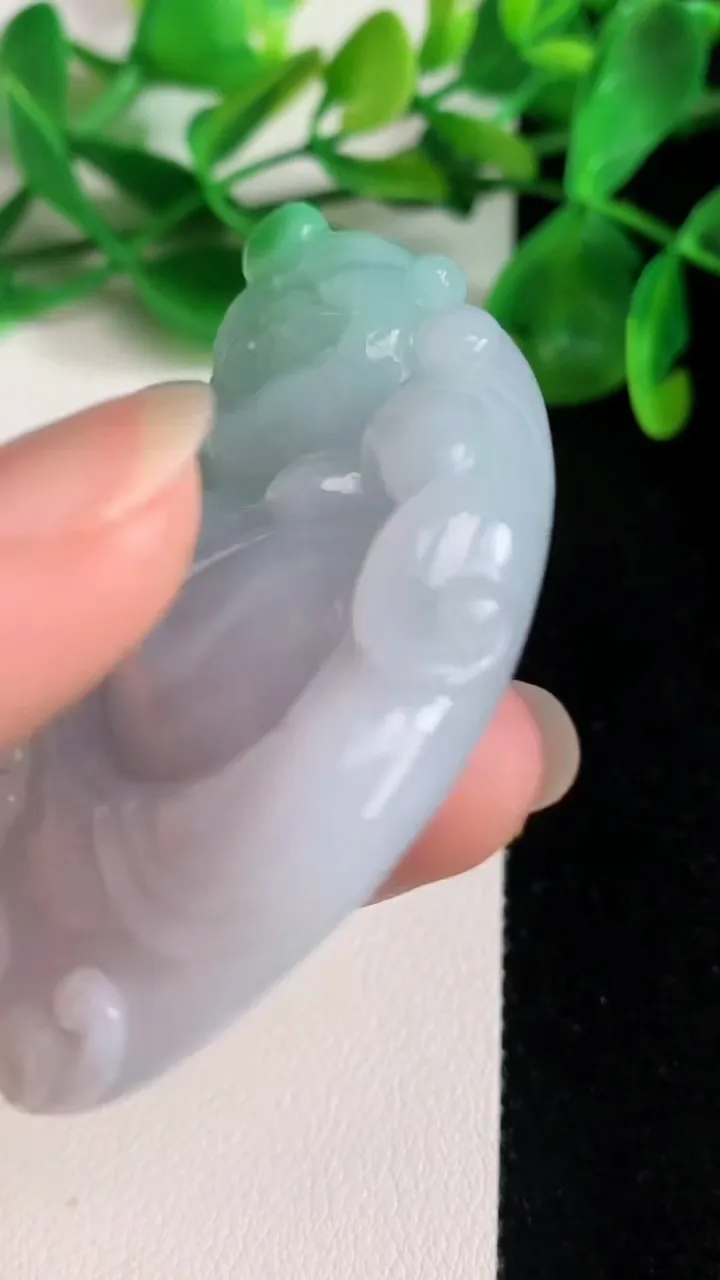 天然A货翡翠布袋佛吊坠，尺寸59-40.4-12，重量:56.21g
6月22日