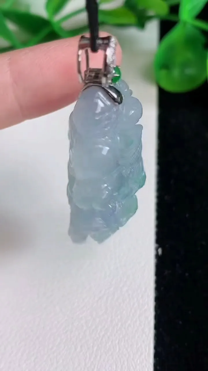 天然A货翡翠白菜吊坠，尺寸41-23-15，重量:22.47g
6月22日