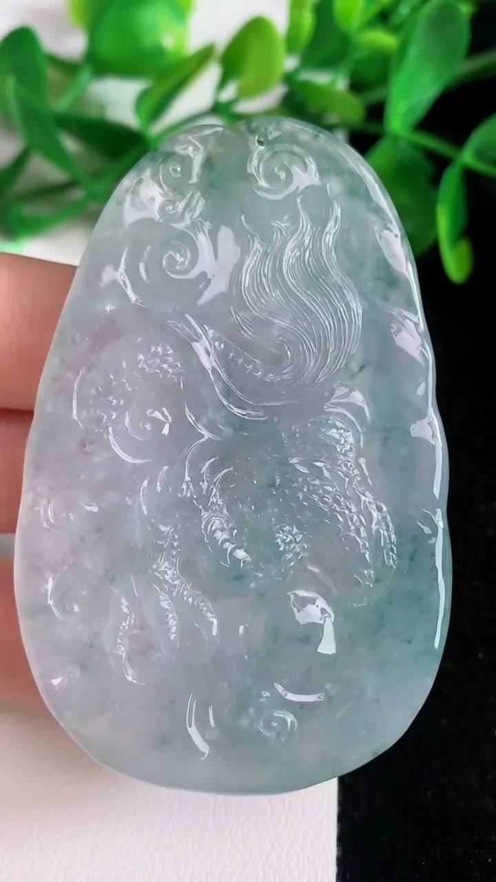 天然A货翡翠种飘花龙牌吊坠，尺寸65.3-42.2-7.3，重量:35.43g
6月22日