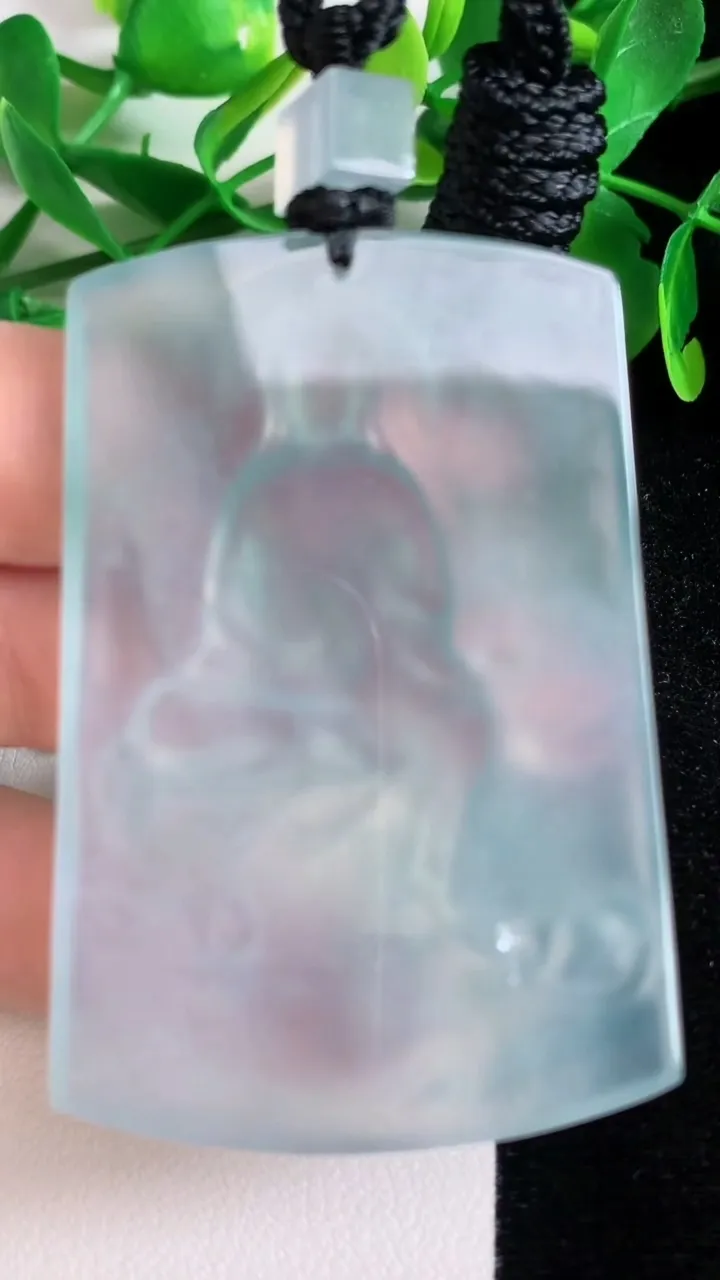 天然A货翡翠种满观音菩萨吊坠，尺寸59.2-40.4-5.6，重量:38.40g
6月22日