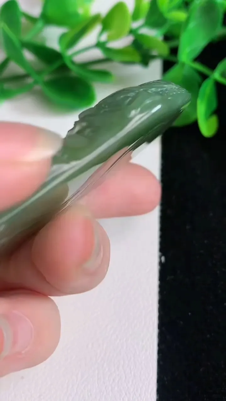 天然A货翡翠祥龙财神爷吊坠，尺寸71-36-10.5，重量:55.24g
6月22日