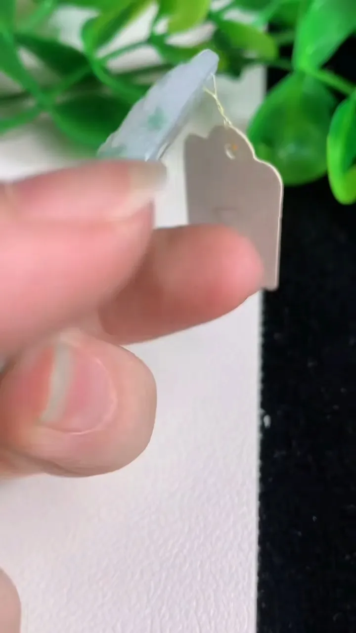 天然A货翡翠山水牌吊坠，尺寸64.7-38-6，重量:31.45g
6月22日