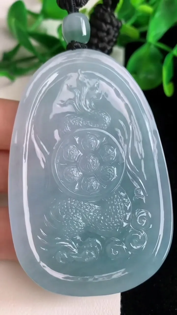 天然A货翡翠祥龙虚空藏观音菩萨吊坠，尺寸70.2-45.5-10，重量:71.54g
6月22日