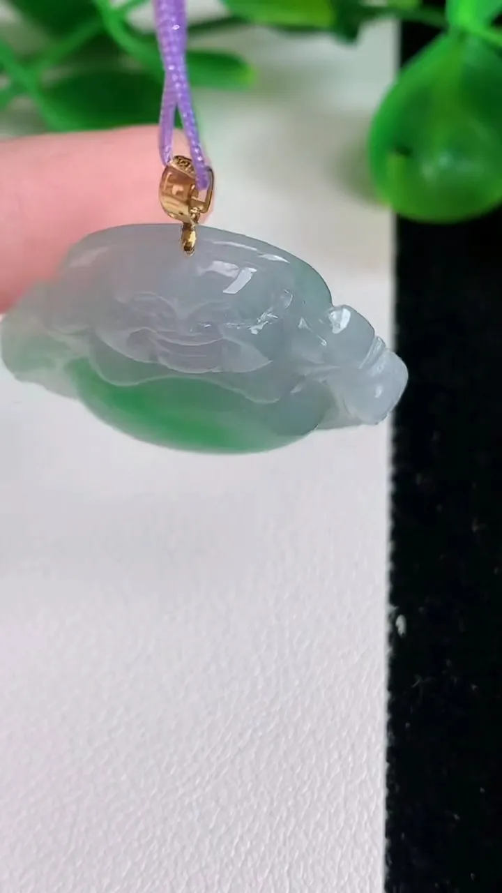 天然A货翡翠佛公吊坠，尺寸26.2-31.7-5.8，重量:6.90g
6月22日
