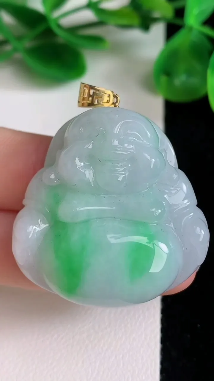 天然A货翡翠佛公吊坠，尺寸35-34.8-12.2，重量:25.57g
6月22日