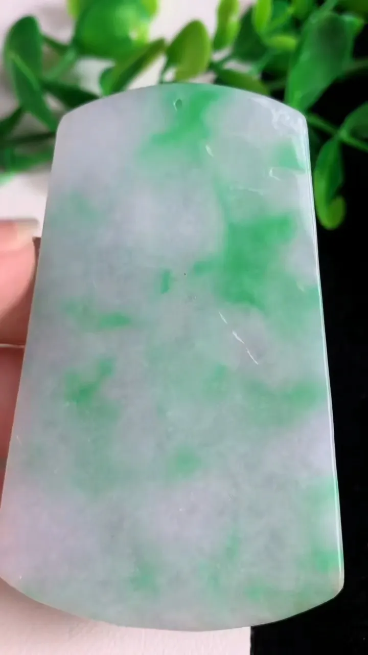 天然A货翡翠文殊菩萨吊坠，尺寸71-43.8-4，重量:28.59g
6月22日