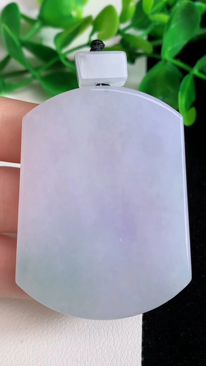 天然A货翡翠春带彩紫罗兰无事牌吊坠，尺寸54-40.3-6.2，重量:40.64g
6月22日
