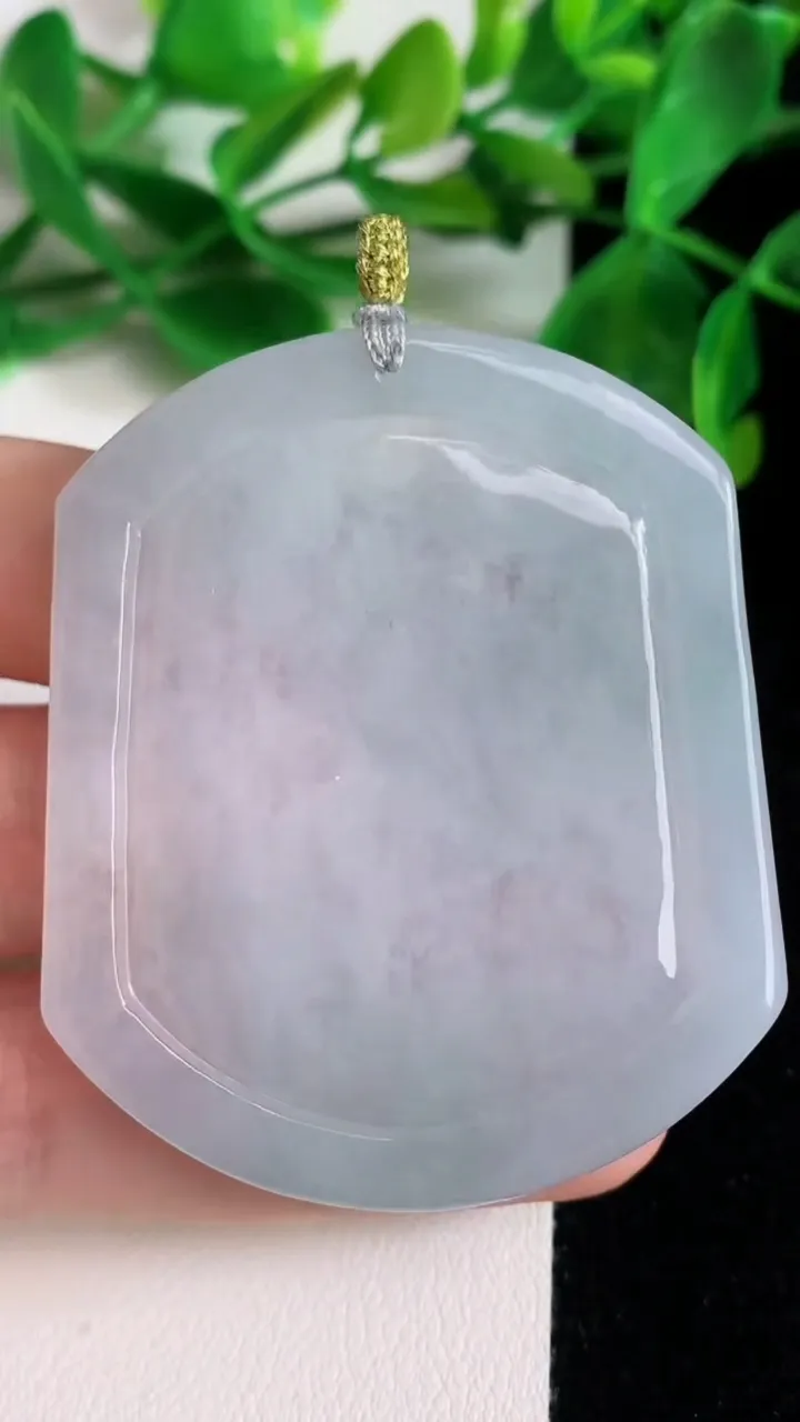 天然A货翡翠飘花生肖马吊坠，尺寸53.3-44.8-6，重量:28.16g
6月22日