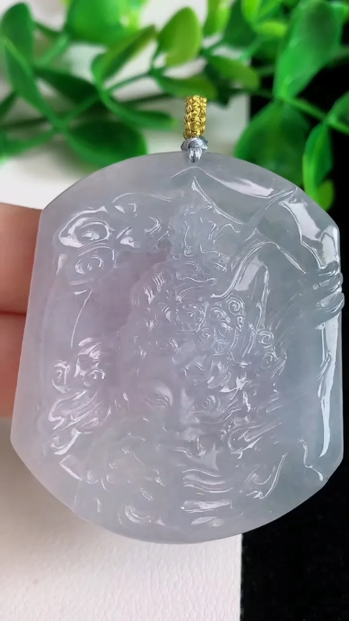 天然A货翡翠观音头吊坠，尺寸51.4-43.4-5.7，重量:28.00g
6月22日