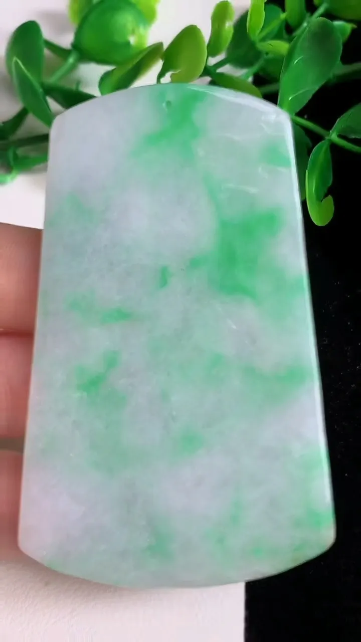 天然A货翡翠文殊菩萨吊坠，尺寸71-43.8-4，重量:28.59g
6月22日