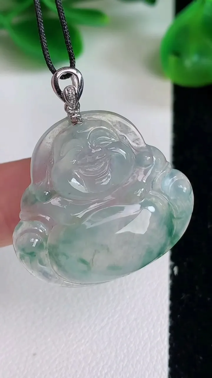 天然A货翡翠种飘花佛公吊坠，尺寸27.6-29.8-5.7，重量:7.28g
6月22日