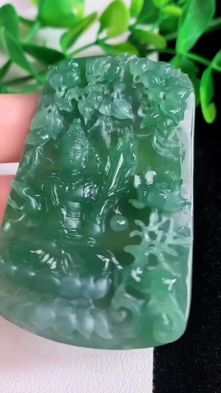 天然A货翡翠虚空藏观音菩萨吊坠，尺寸64.6-43-10，重量:47.63g
6月22日