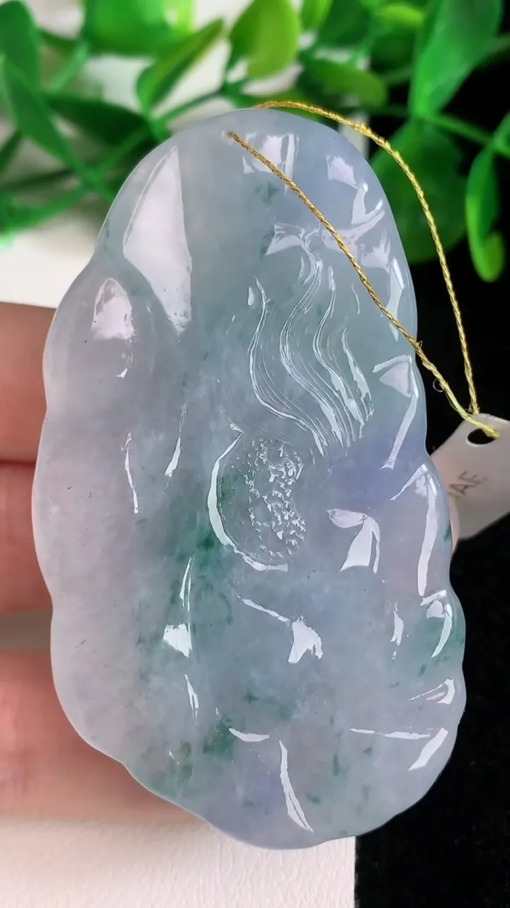 天然A货翡翠紫罗兰飘花御龙观音菩萨吊坠，尺寸67.7-38.2-12.6，重量:57.51g
6月22日