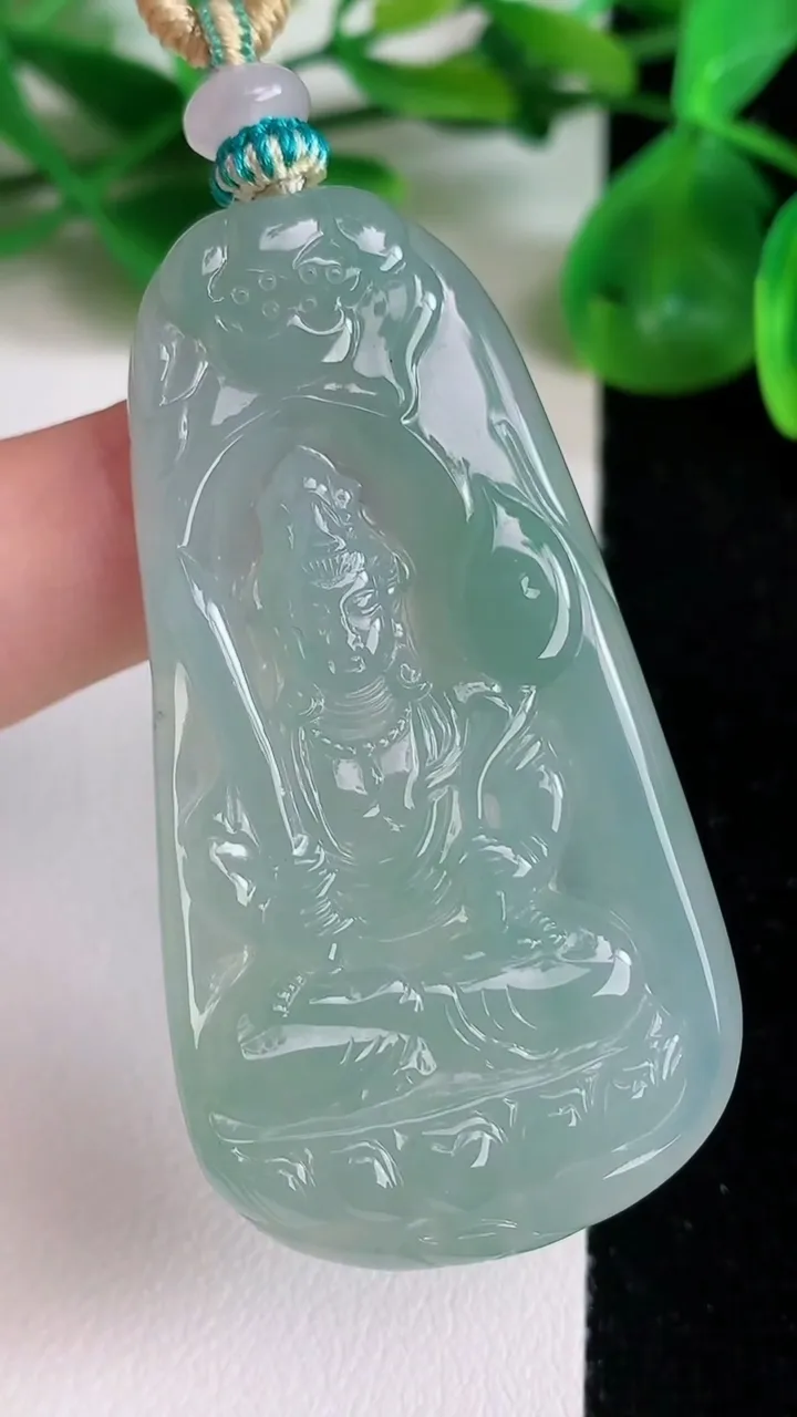 天然A货翡翠虚空藏观音菩萨吊坠，尺寸54-29-5，重量:19.68g
6月22日