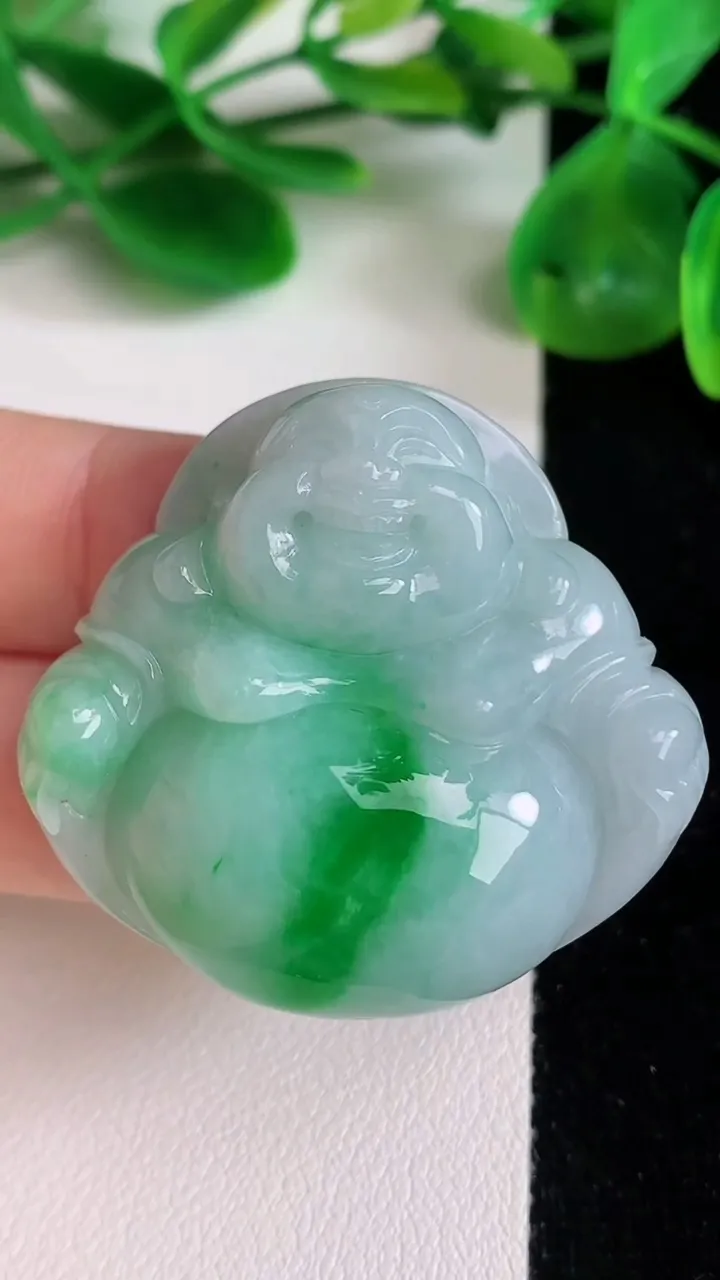 天然A货翡翠佛公吊坠，尺寸37-40-12.8，重量:29.36g
6月22日