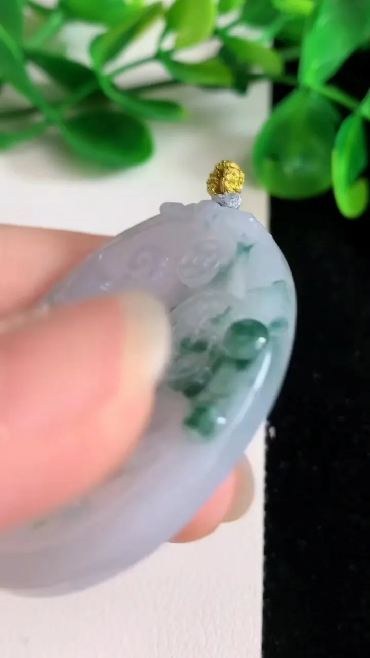天然A货翡翠飘花生肖猴吊坠，尺寸48-41-5.4，重量:21.39g
6月22日