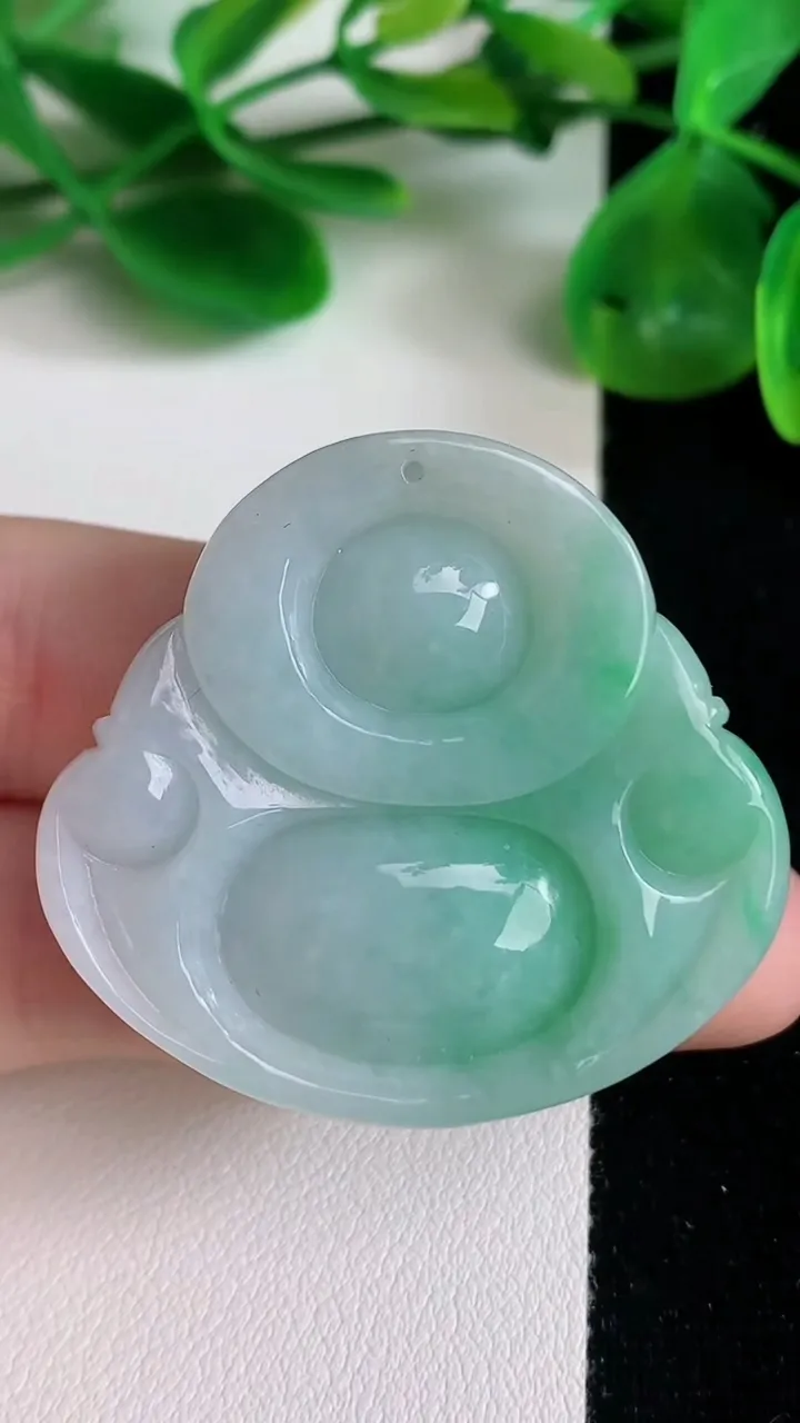 天然A货翡翠佛公吊坠，尺寸37-40-12.8，重量:29.36g
6月22日