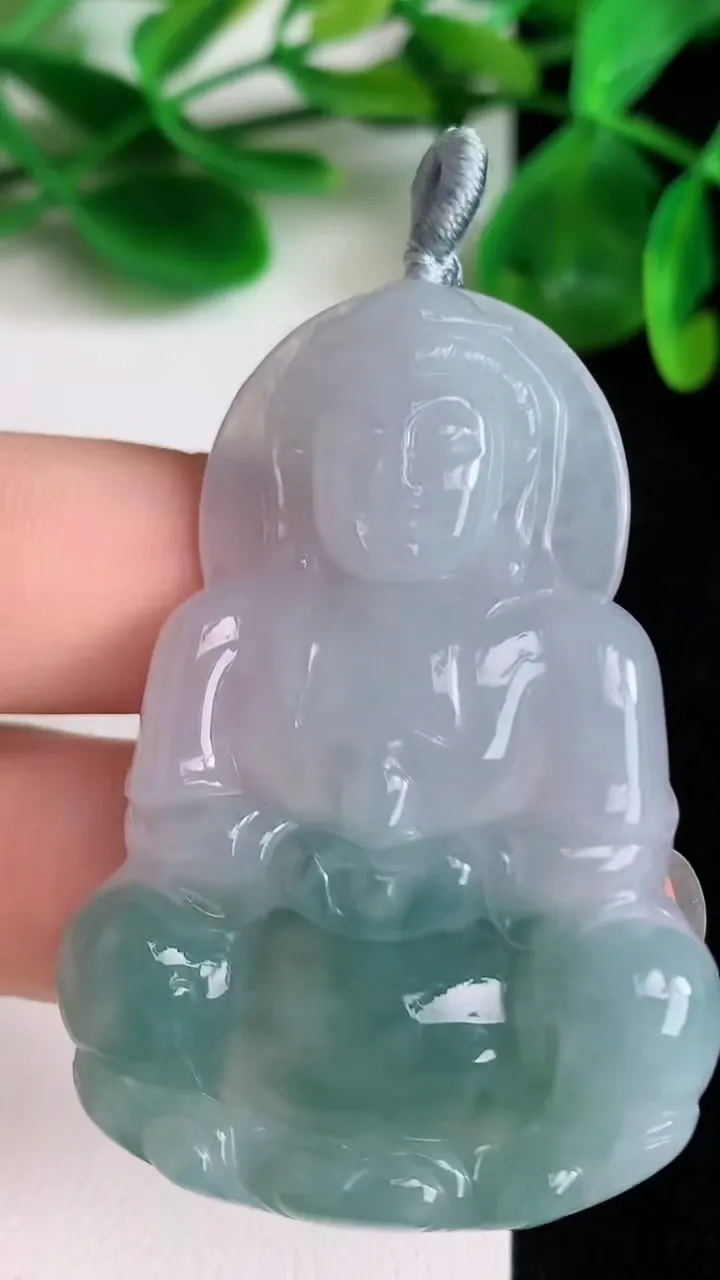 天然A货翡翠飘花观音菩萨吊坠，尺寸50-34.7-5.8，重量:17.00g
6月22日