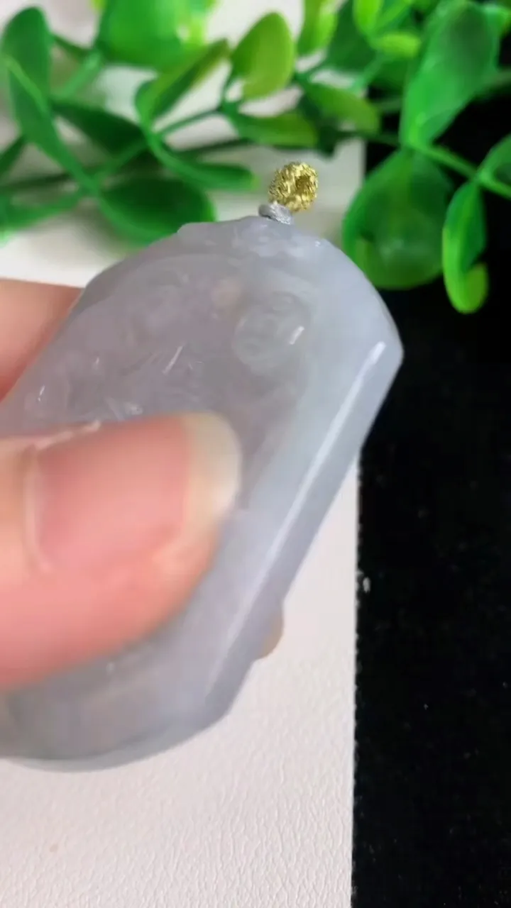 天然A货翡翠飘花生肖马吊坠，尺寸53.3-44.8-6，重量:28.16g
6月22日
