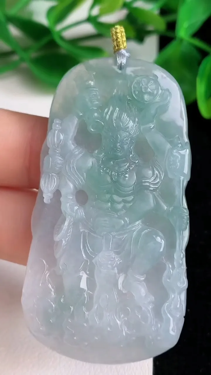 天然A货翡翠不动明王吊坠，尺寸58.3-31.3-6，重量:24.03g
6月22日