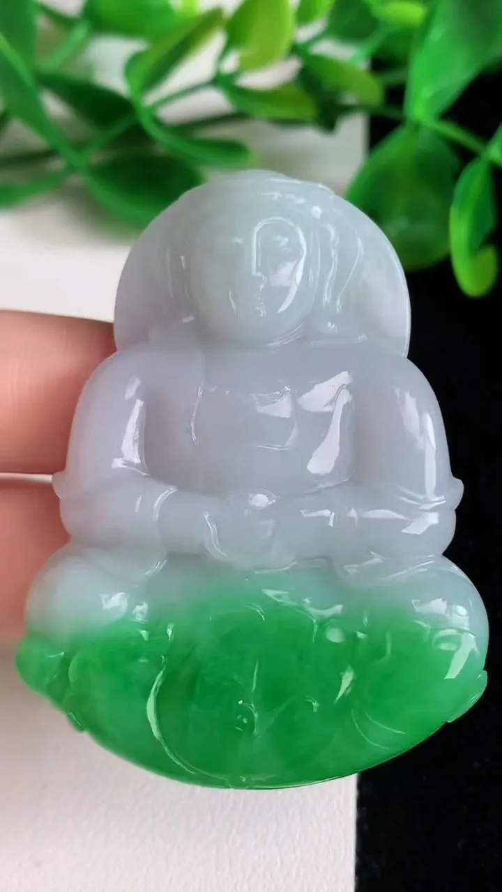 天然A货翡翠观音菩萨吊坠，尺寸53.5-40-8，重量:31.73g
6月22日