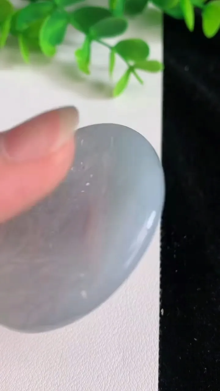 天然A货翡翠虚空藏观音菩萨吊坠，尺寸51.6-5.5，重量:30.29g
6月22日