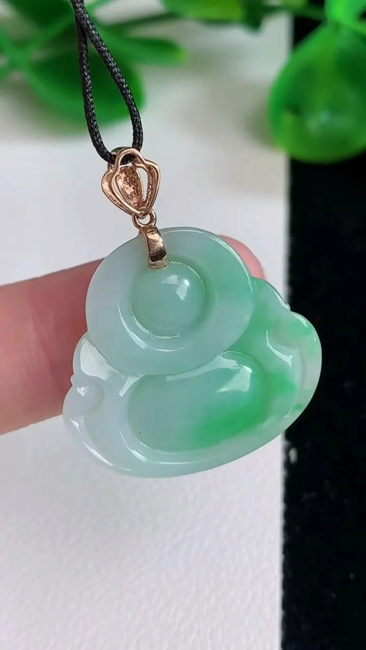 天然A货翡翠佛公吊坠，尺寸22-24-4.8，重量:4.12g
6月22日