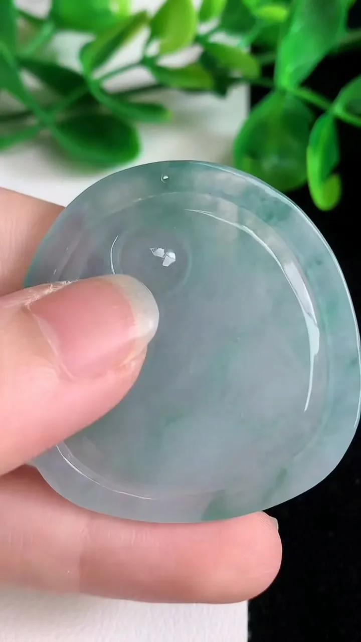 天然A货翡翠虚空藏观音菩萨吊坠，尺寸43-41.4-5.5，重量:20.25g
6月22日