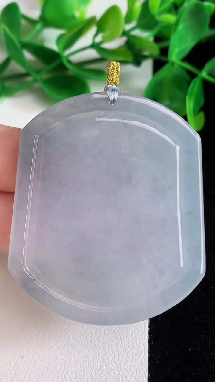 天然A货翡翠观音头吊坠，尺寸51.4-43.4-5.7，重量:28.00g
6月22日