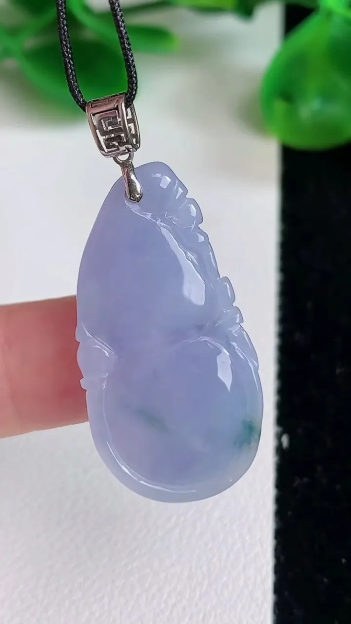 天然A货翡翠18k金紫罗兰葫芦吊坠，尺寸31-16.3-4.8，重量:4.90g
6月22日