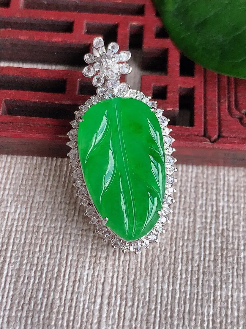天然A货翡翠18K金伴阳绿叶子金枝玉叶吊坠尺寸32.3×15.7×9裸石20.4×12m量5.00g 0621