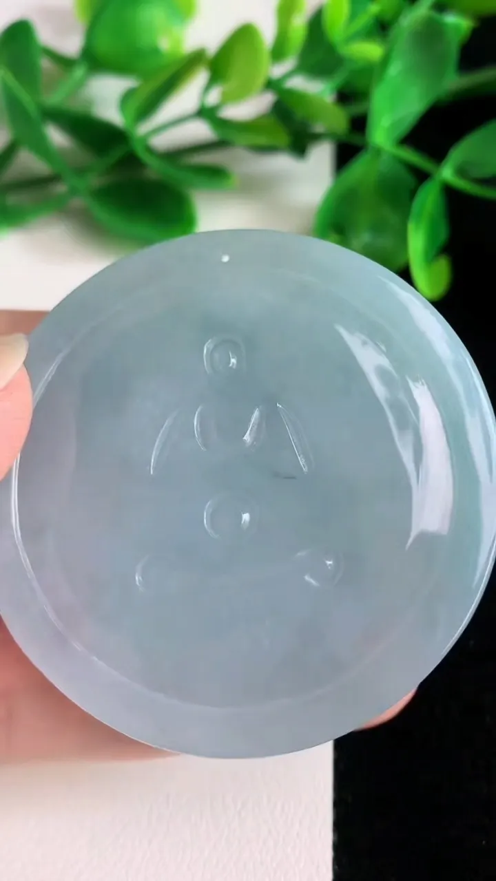 天然A货翡翠观音菩萨吊坠，尺寸50.4-5.6，重量:27.44g
6月22日