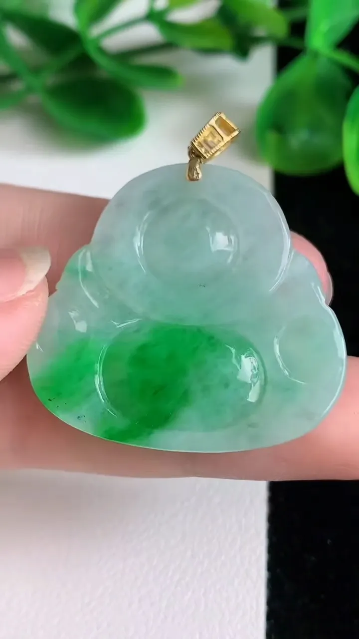 天然A货翡翠佛公吊坠，尺寸30-33-5，重量:9.10g
6月22日