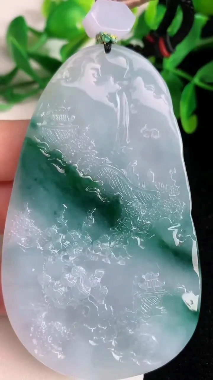 天然A货翡翠虚空藏观音菩萨吊坠，尺寸80.4-47.6-9，重量:67.65g
6月22日
