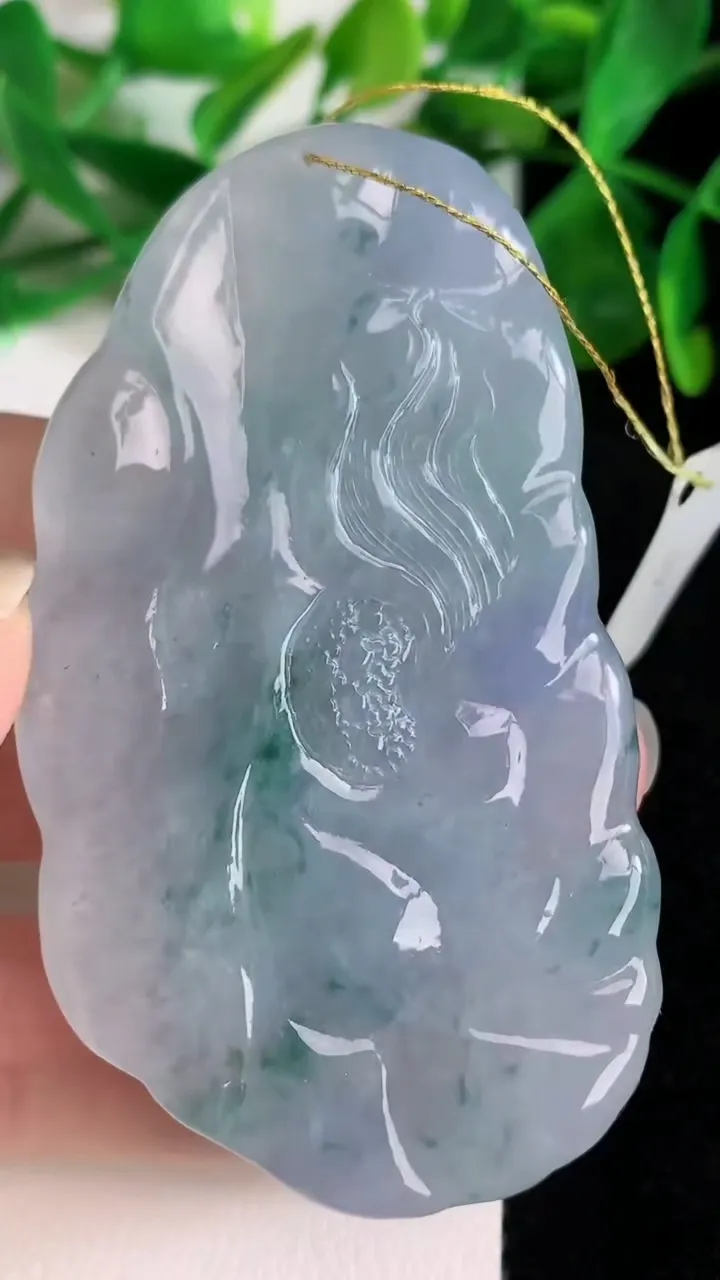 天然A货翡翠紫罗兰飘花御龙观音菩萨吊坠，尺寸67.7-38.2-12.6，重量:57.51g
6月22日