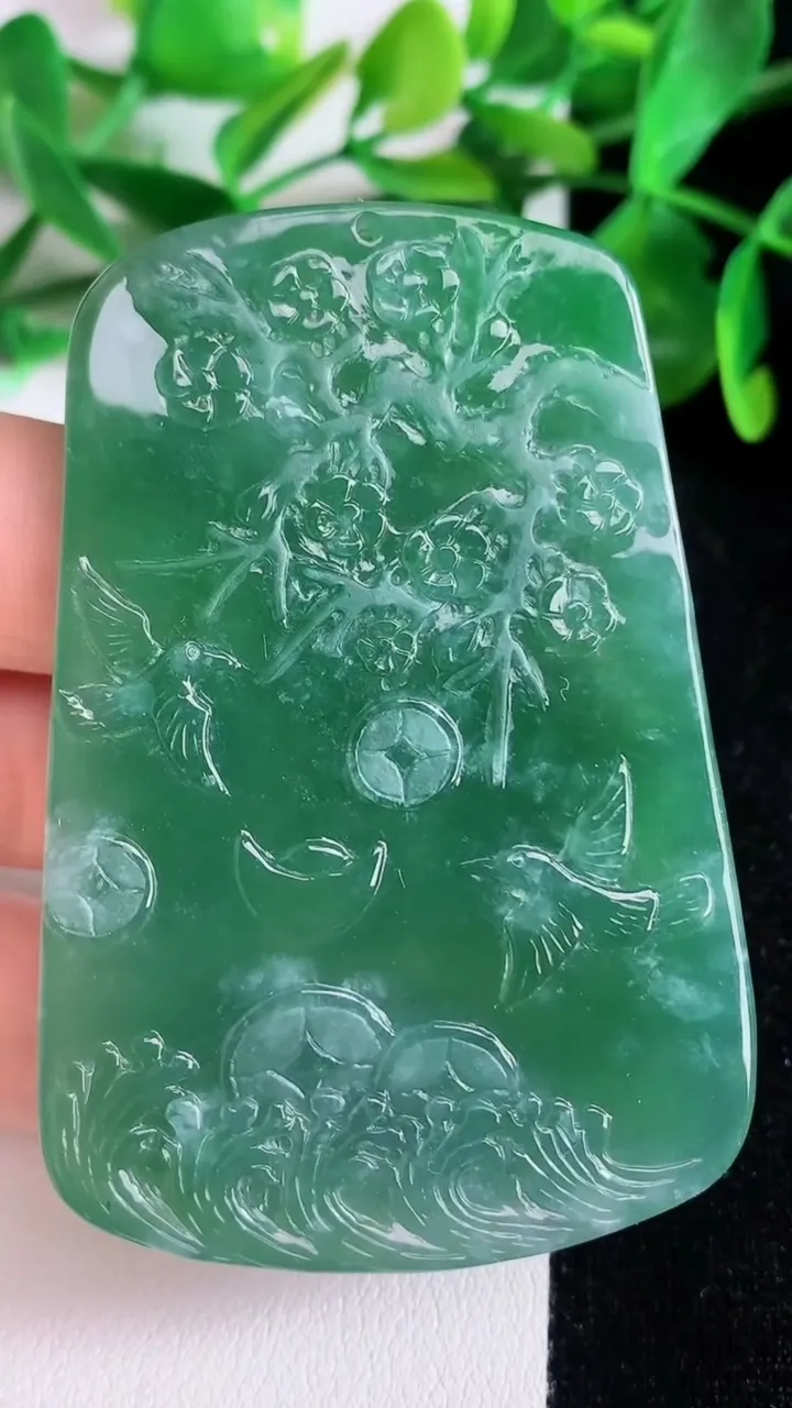 天然A货翡翠虚空藏观音菩萨吊坠，尺寸64.6-43-10，重量:47.63g
6月22日