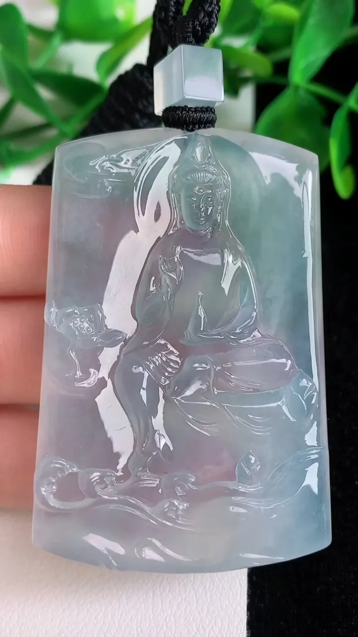 天然A货翡翠种满观音菩萨吊坠，尺寸59.2-40.4-5.6，重量:38.40g
6月22日