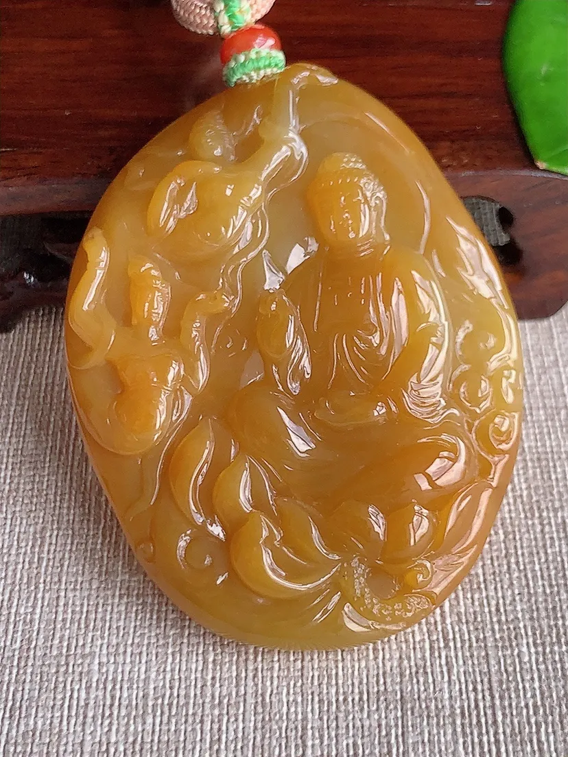 天然A货翡翠黄翡大日如来吊坠尺寸65.2×49.6×10m量65.60g 0621