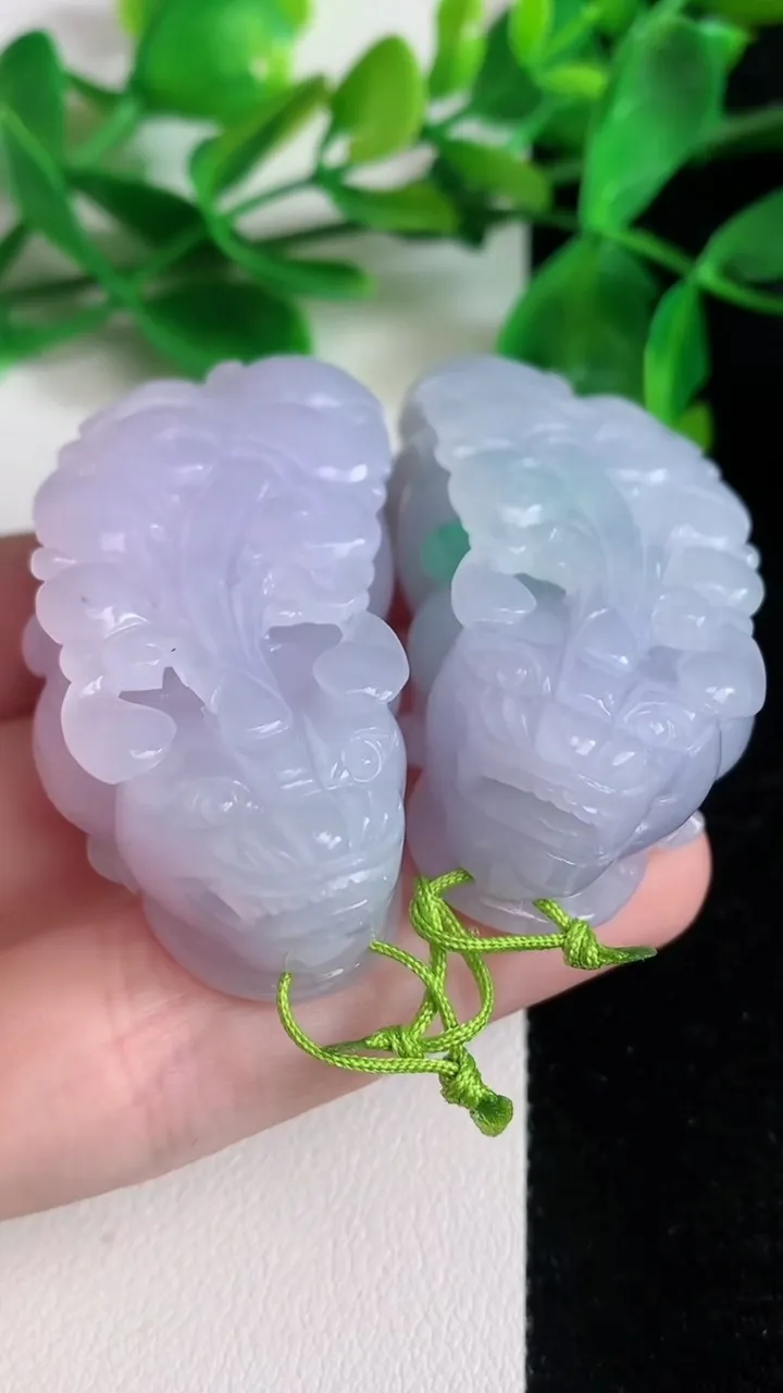 天然A货翡翠春带彩紫罗兰貔貅吊坠一对，尺寸48.3-25-18重量:89.89g
6月22日