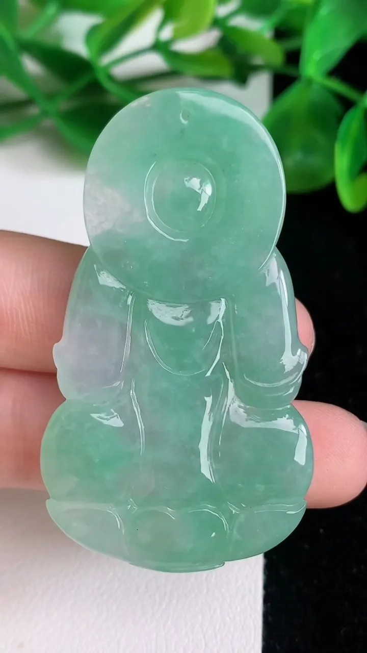 天然A货翡翠观音菩萨吊坠，尺寸5493-31-5.8，重量:19.00g
6月22日