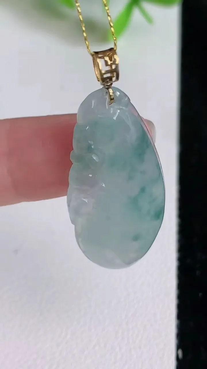 天然A货翡翠18k金飘花福瓜吊坠，尺寸34-15.8-5，重量:4.62g
6月22日